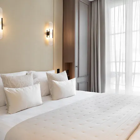 Thelander - Serviced In Champs Elysees Apartment *